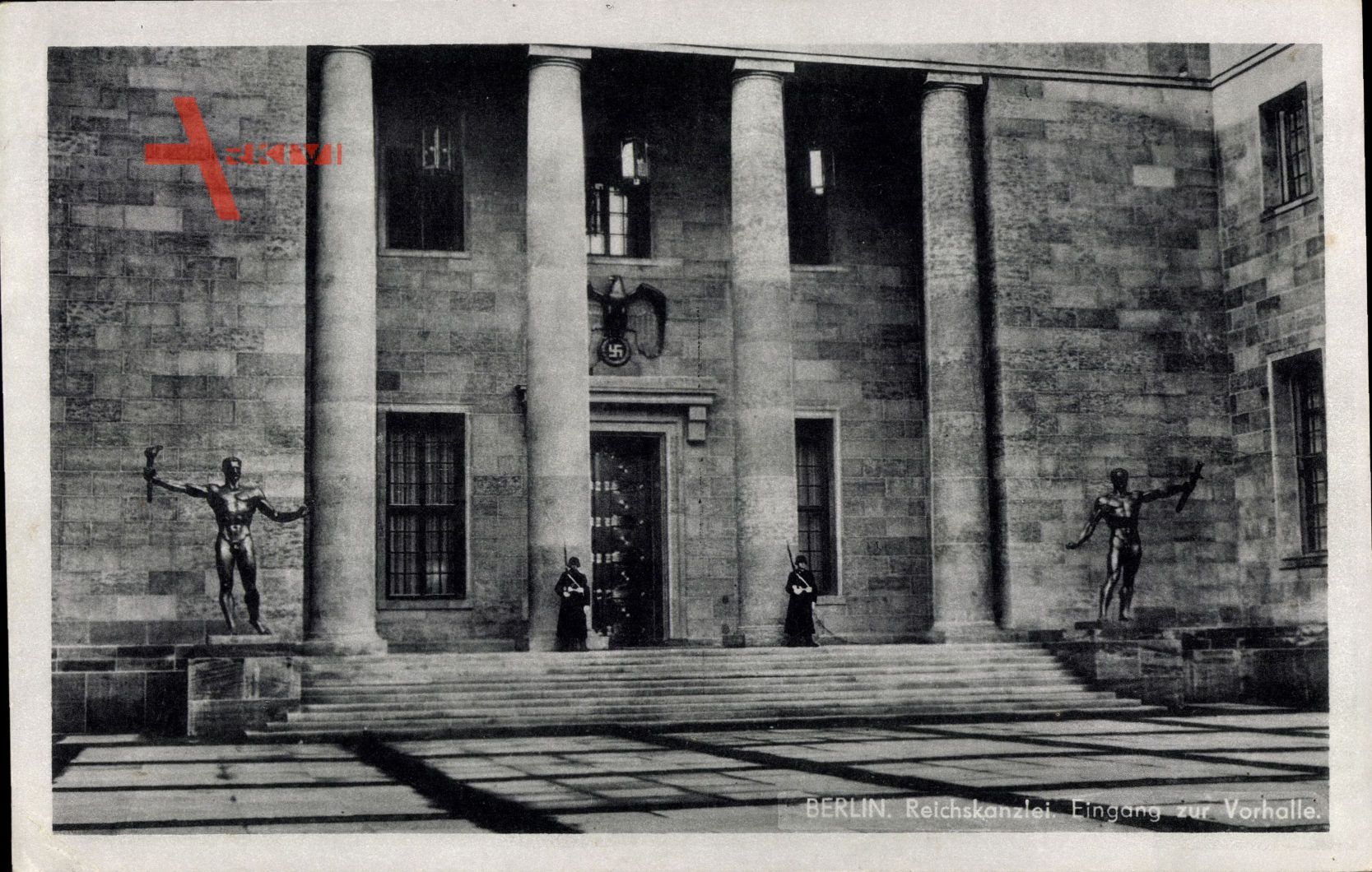 Berlin Mitte, Reichskanzlei, Eingang zur Vorhalle, Wachen