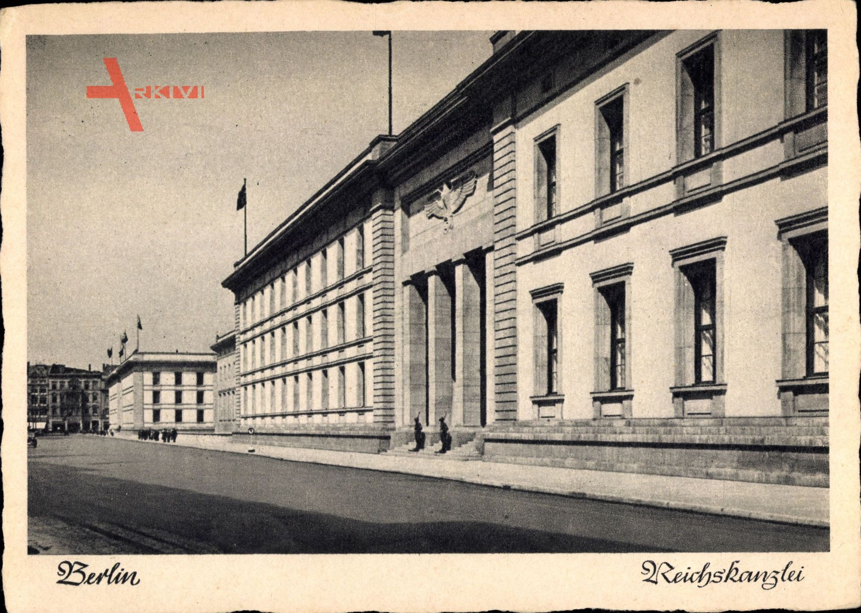 Berlin Mitte, Reichskanzlei, Straßenpartie, Wachen vor dem Eingang