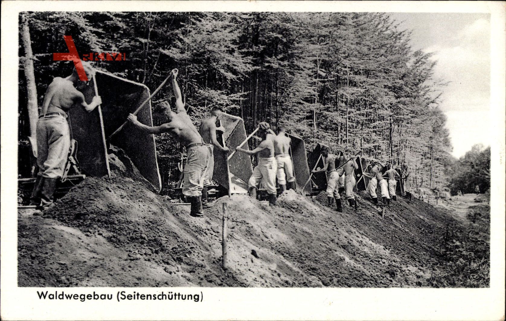 Waldwegebau, Seteinschüttung, Wehrmacht bei der Arbeit