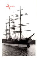 Segelschiff im Hafen, Viermastbark, Bugansicht