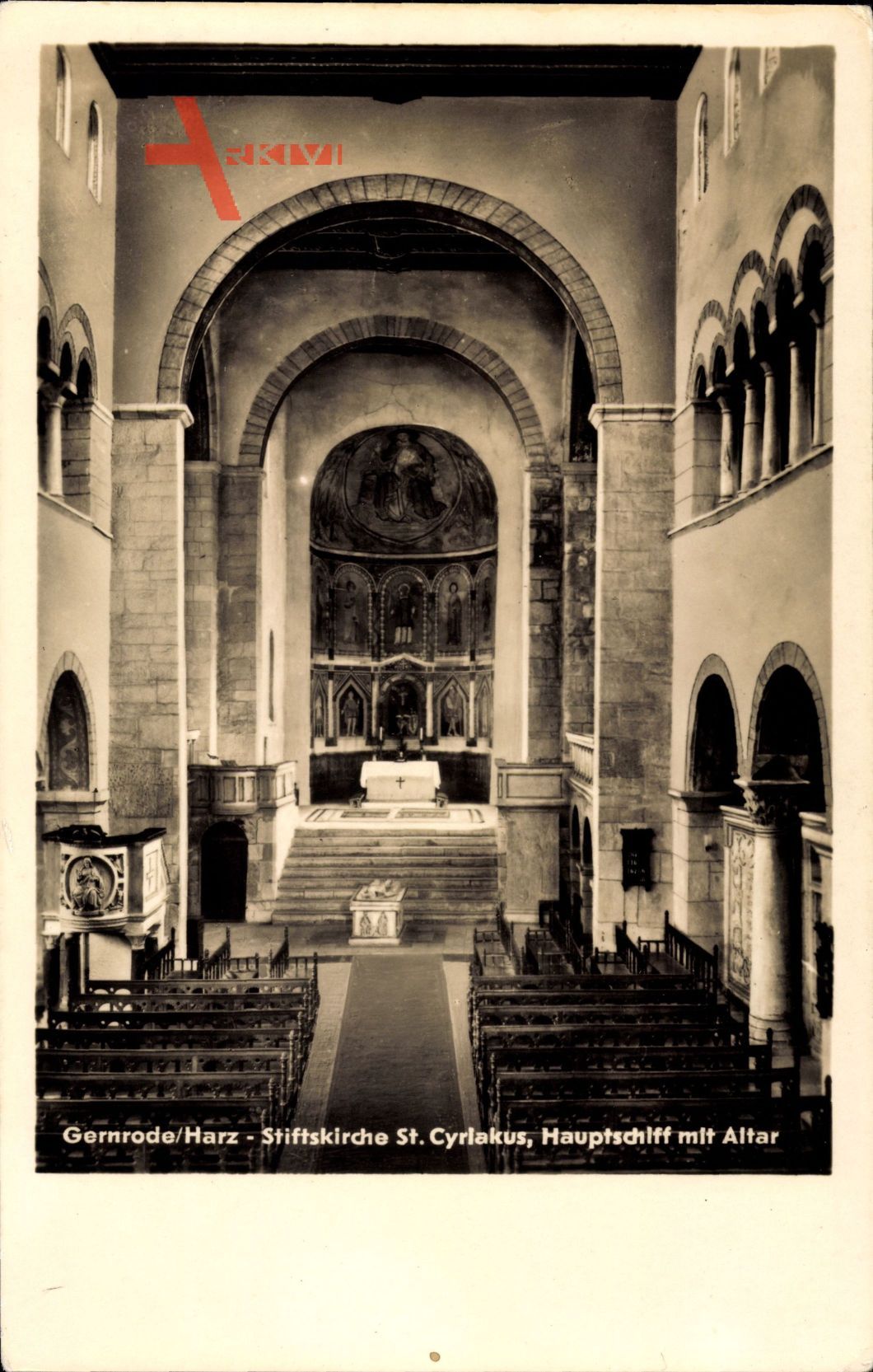 Gernrode im Harz, Stiftskirche St. Cyriakus, Hauptschiff mit Altar, Sarg