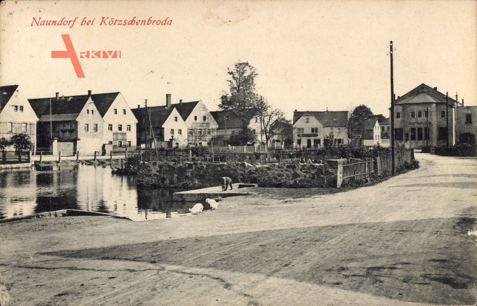 Naundorf Radebeul, Straßenpartie im Ort, Teich, Theater, Schwäne, Häuser
