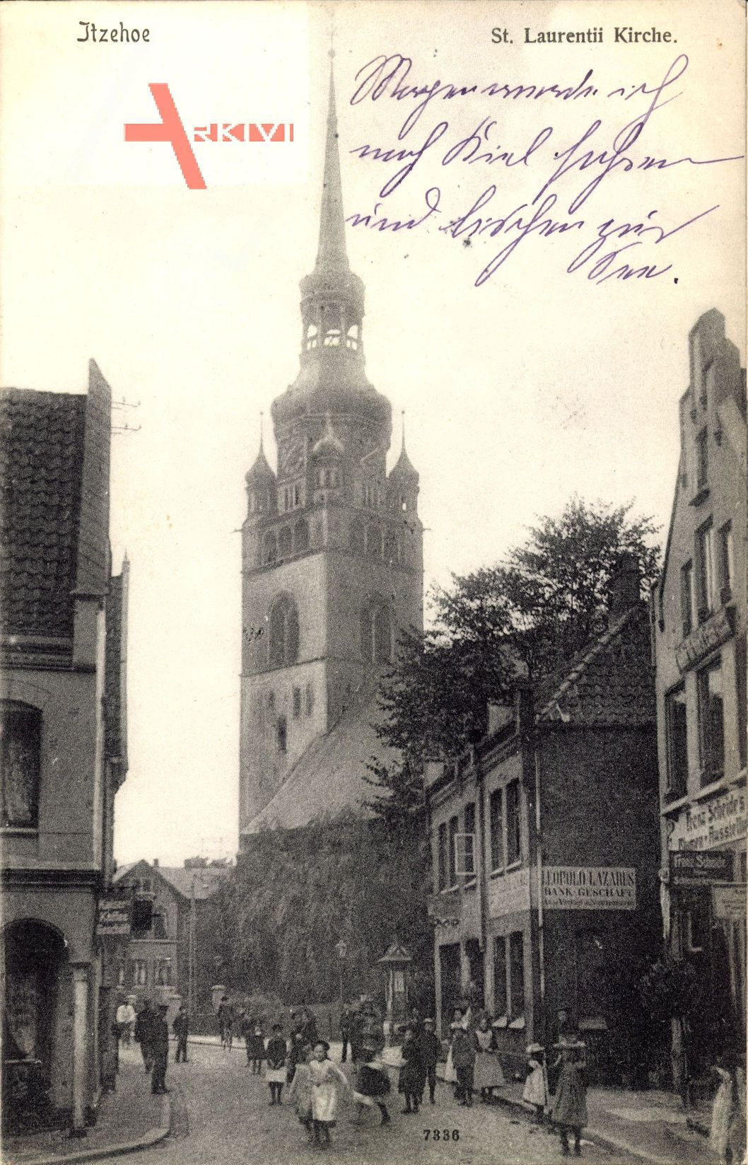 Itzehoe in Schleswig Holstein, Straßenpartie mit St. Laurentii Kirche