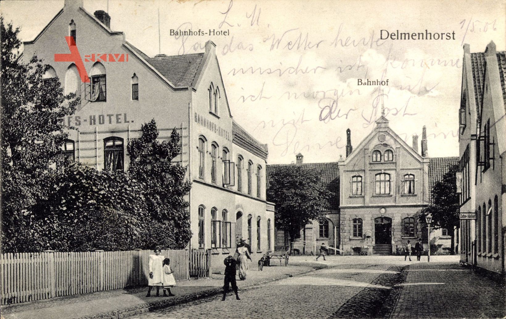Delmenhorst in Niedersachsen, Bahnhofs Hotel mit Blick auf den Bahnhof