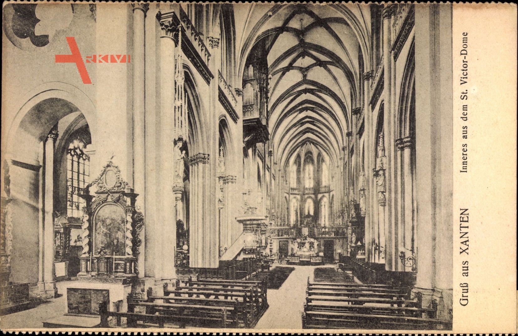 Xanten, Inneres aus dem St Victor Dom, Bänke und Altar