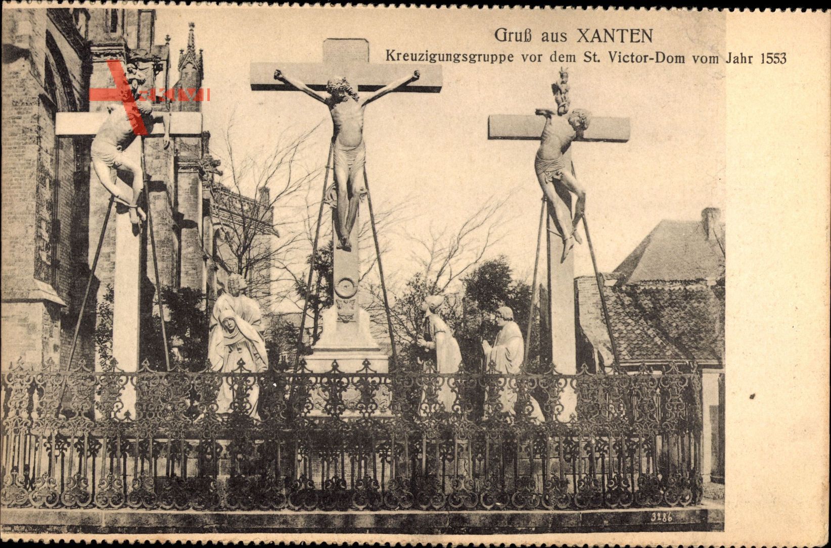 Xanten am Niederrhein, Kreuzigungsgruppe vor dem St. Victor Dom von 1553