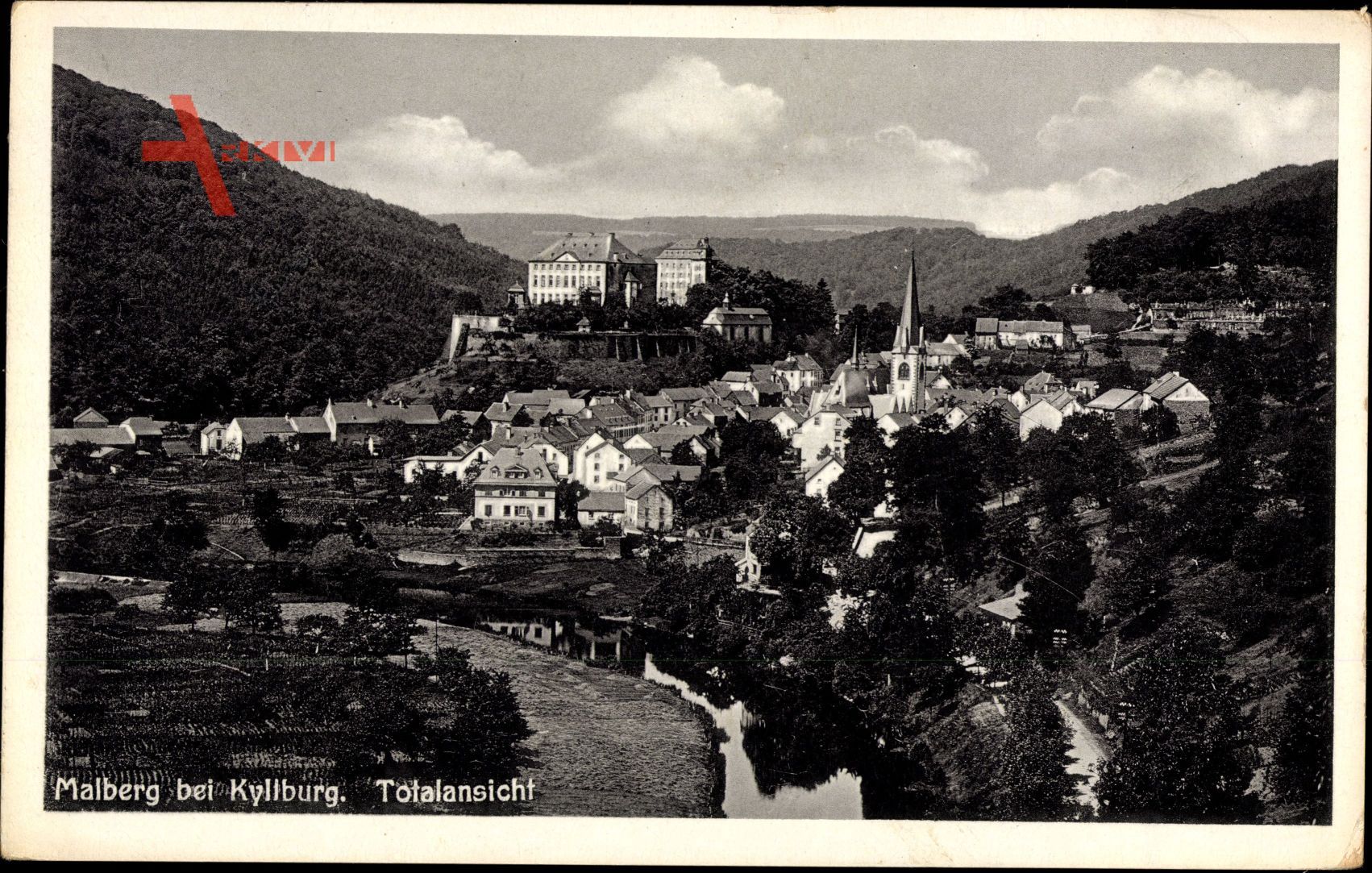 Malberg, Totalansicht der Ortschaft, Kirche, Flusspartie, Wald, Häuser