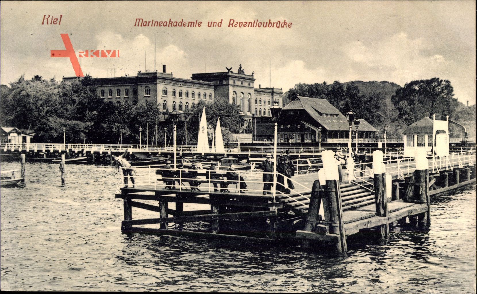 Kiel in Schleswig Holstein, Marineakademie und Reventloubrücke