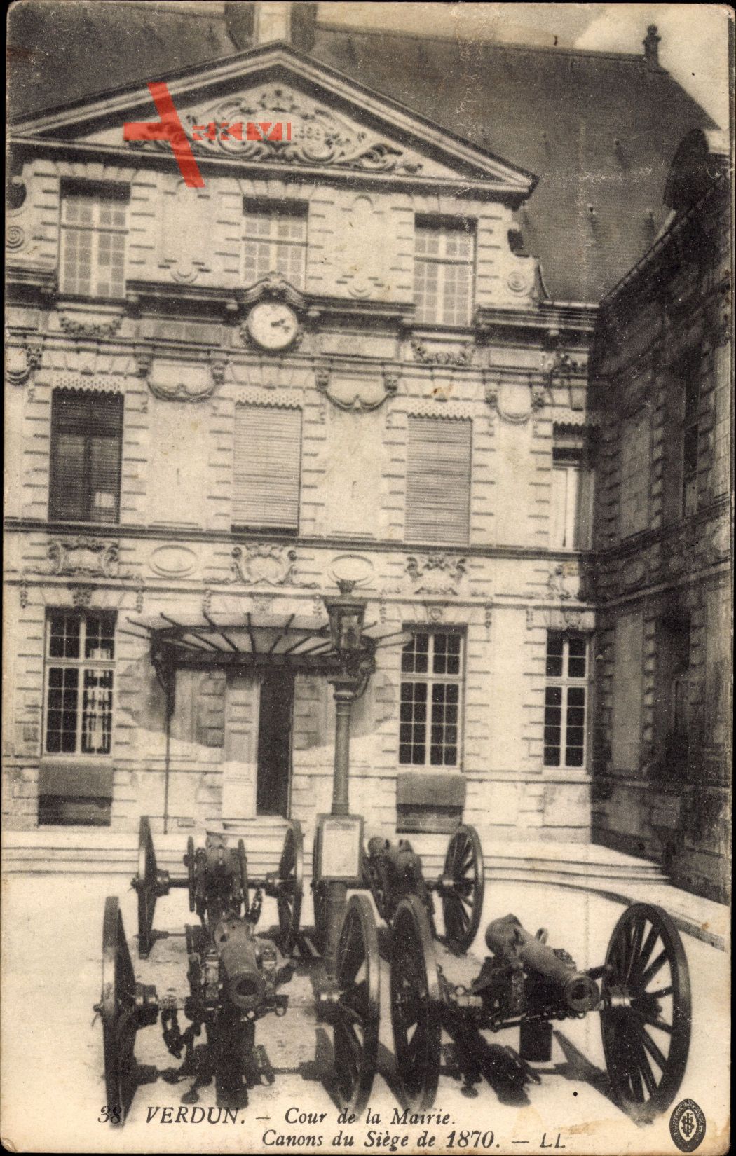 Verdun Meuse, Cour de la Mairie, Canons du Siège de 1870