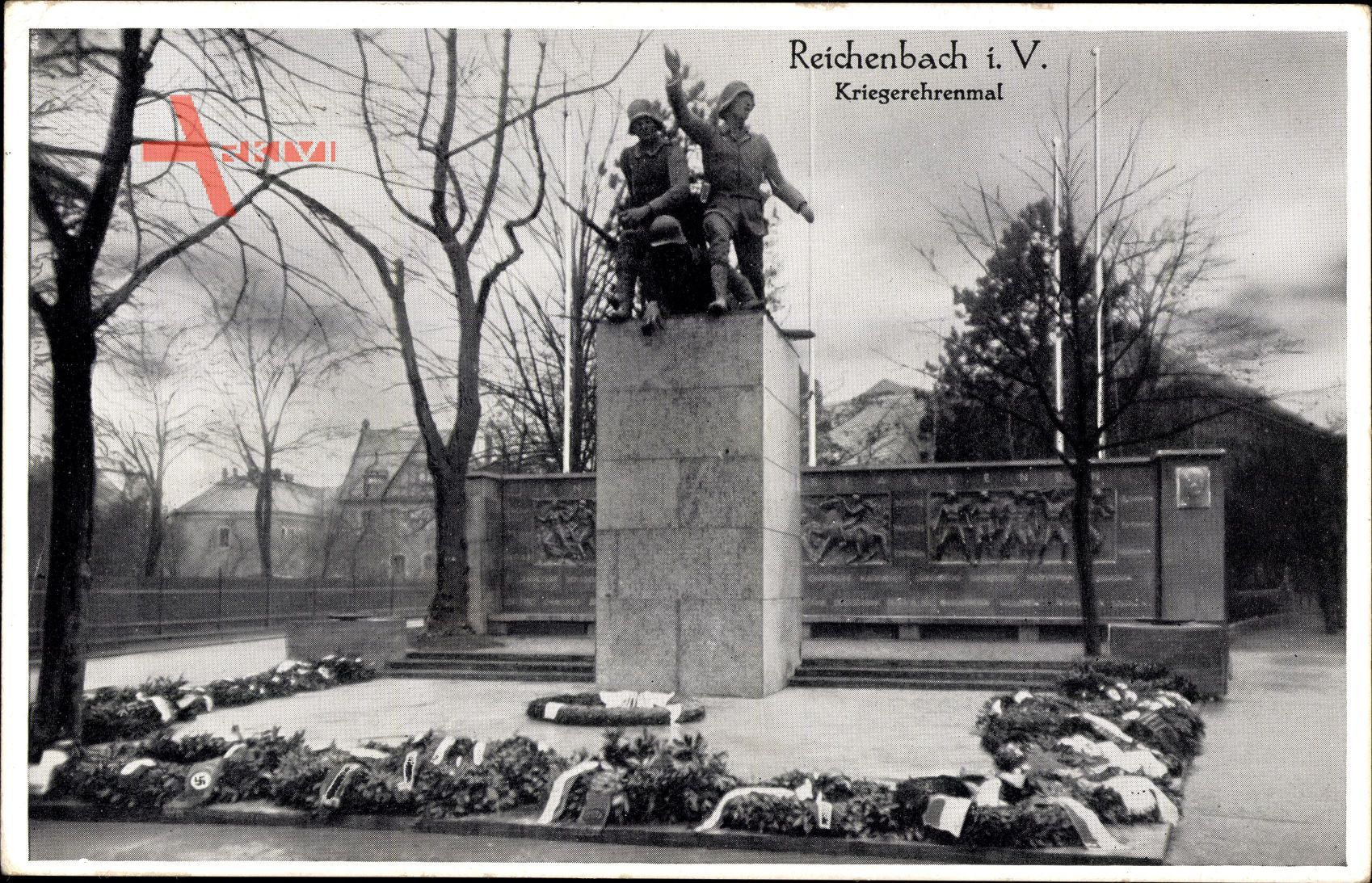 Reichenbach i V, Blick auf das Kriegerehrenmal, Blumenkränze