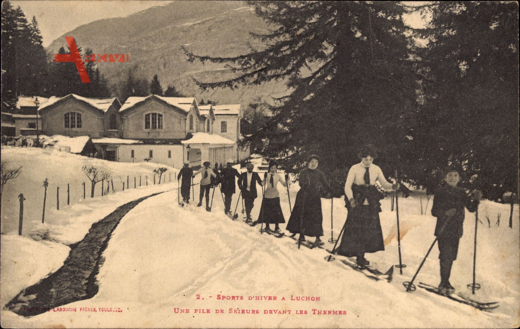 Luchon Haute Garonne, Sports dHiver, File de Skieurs, Thermes