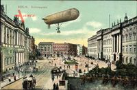 Berlin Mitte, Blick auf den Schlossplatz mit Zeppelin