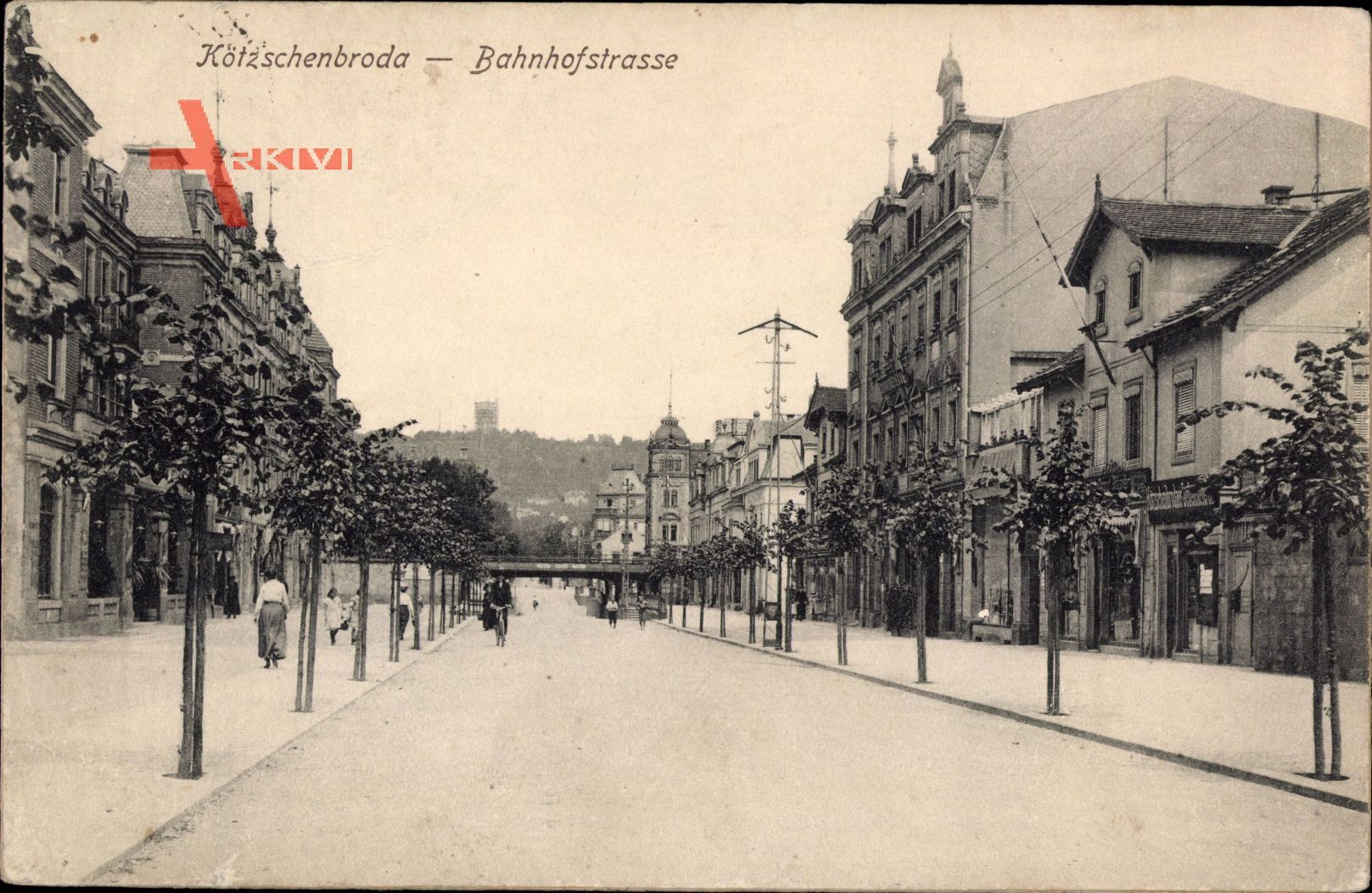 Kötzschenbroda Radebeul, Blick in die Bahnhofstraße, Häuser, Radfahrer
