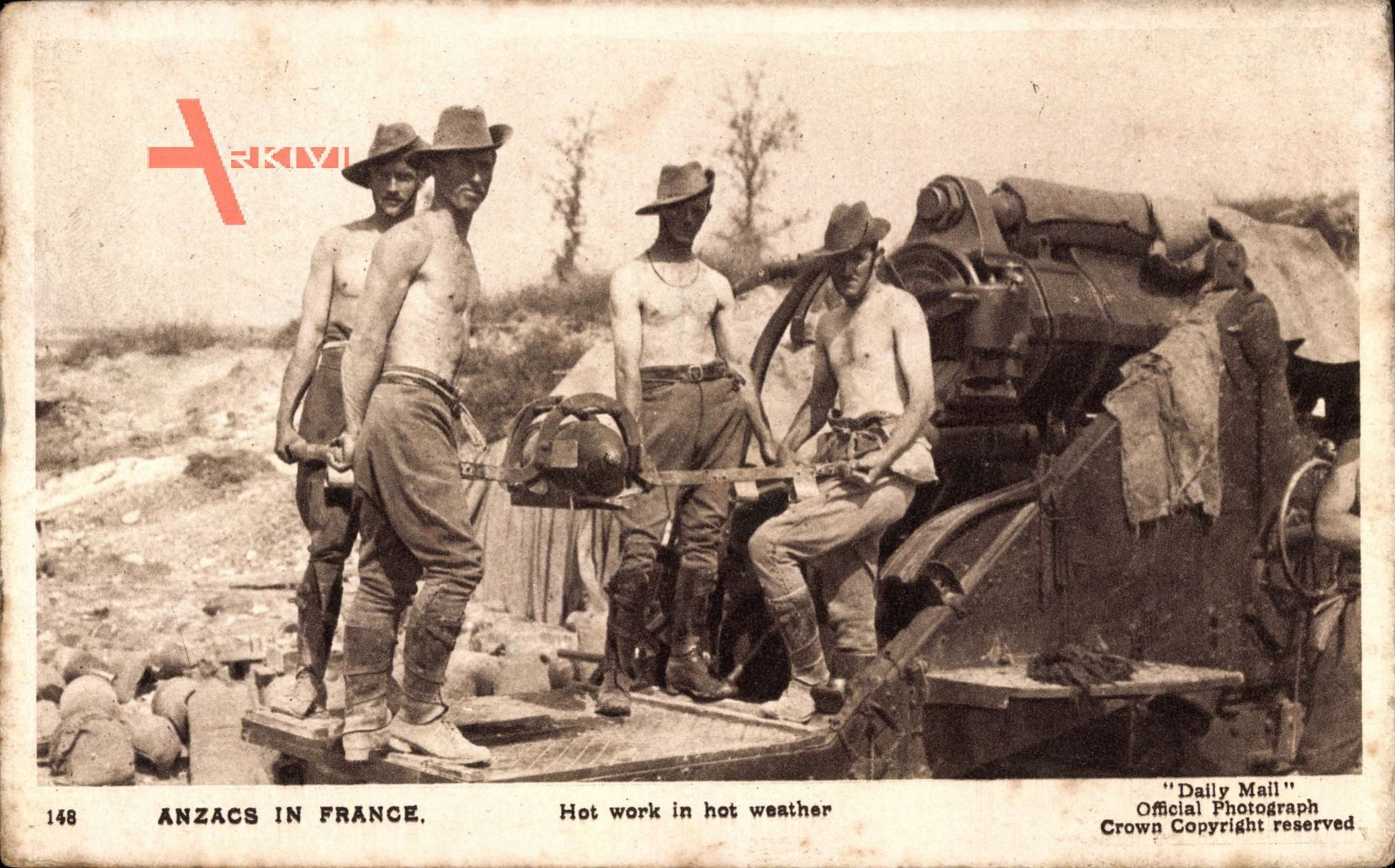 Anzacs in France, Hot work in hot weather, Australische Soldaten, Geschütz