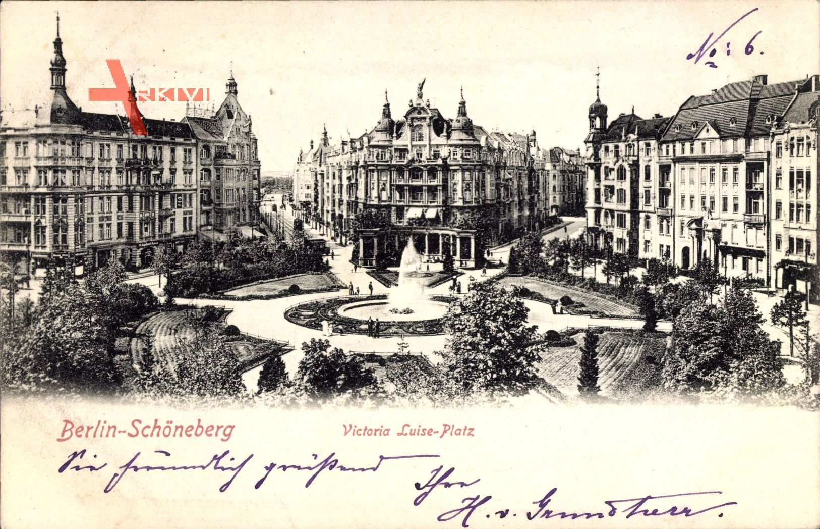 Berlin Schöneberg, Blick auf den Viktoria Luise Platz, Springbrunnen, Häuser