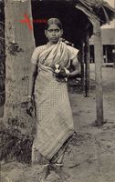 Singapur, Kiling Girl, Inderin in traditionellem Gewand, Hundewelpe