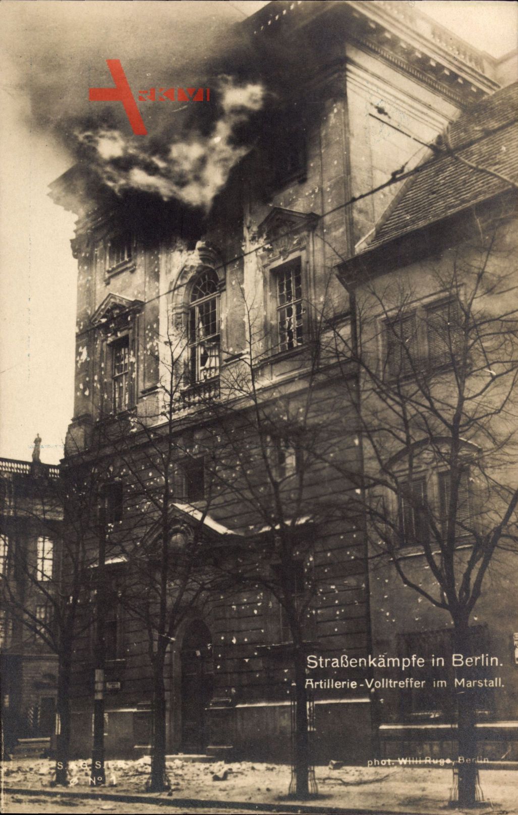 Berlin, Artillerie Volltreffer im Marstall, Novemberrevolution 1918, Brand