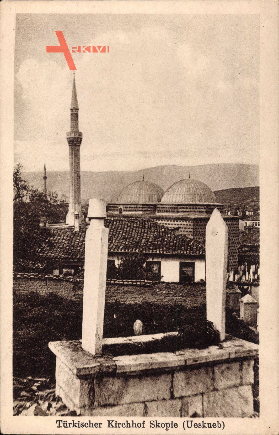 Skopje Ueskueb Mazedonien, Teilansicht vom Türkischen Friedhof, Minarett