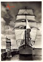 Kiel, Schulschiff Niobe macht seeklar, Segelschiff im Hafen, Seeleute