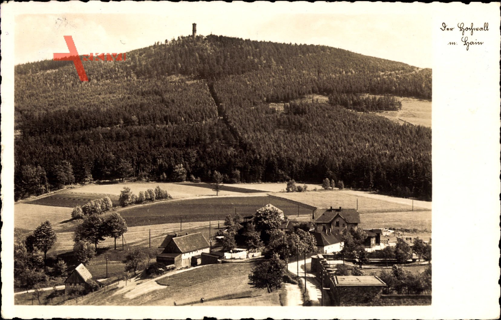 Oybin in Sachsen, Blick über den Ort mit dem Berg Oybin