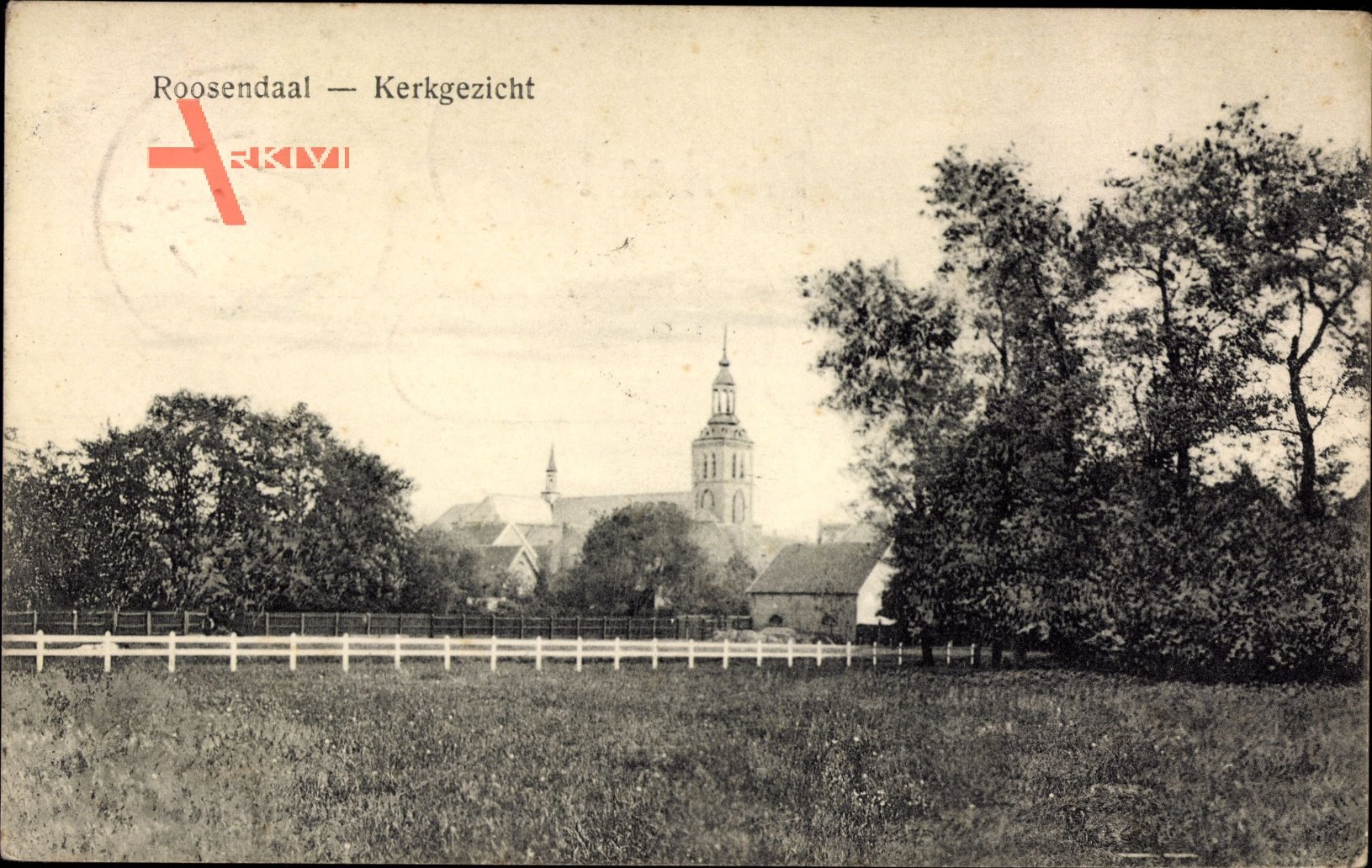 Roosendaal Nordbrabant, Kerkgezicht, Blick zur Kirche, Wiesen
