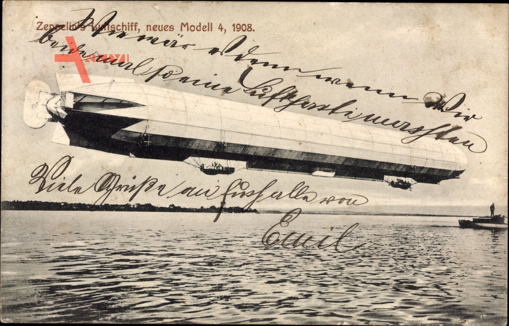 Zeppelins Luftschiff, neues Modell 4 von 1908, Über dem Wasser schwebend