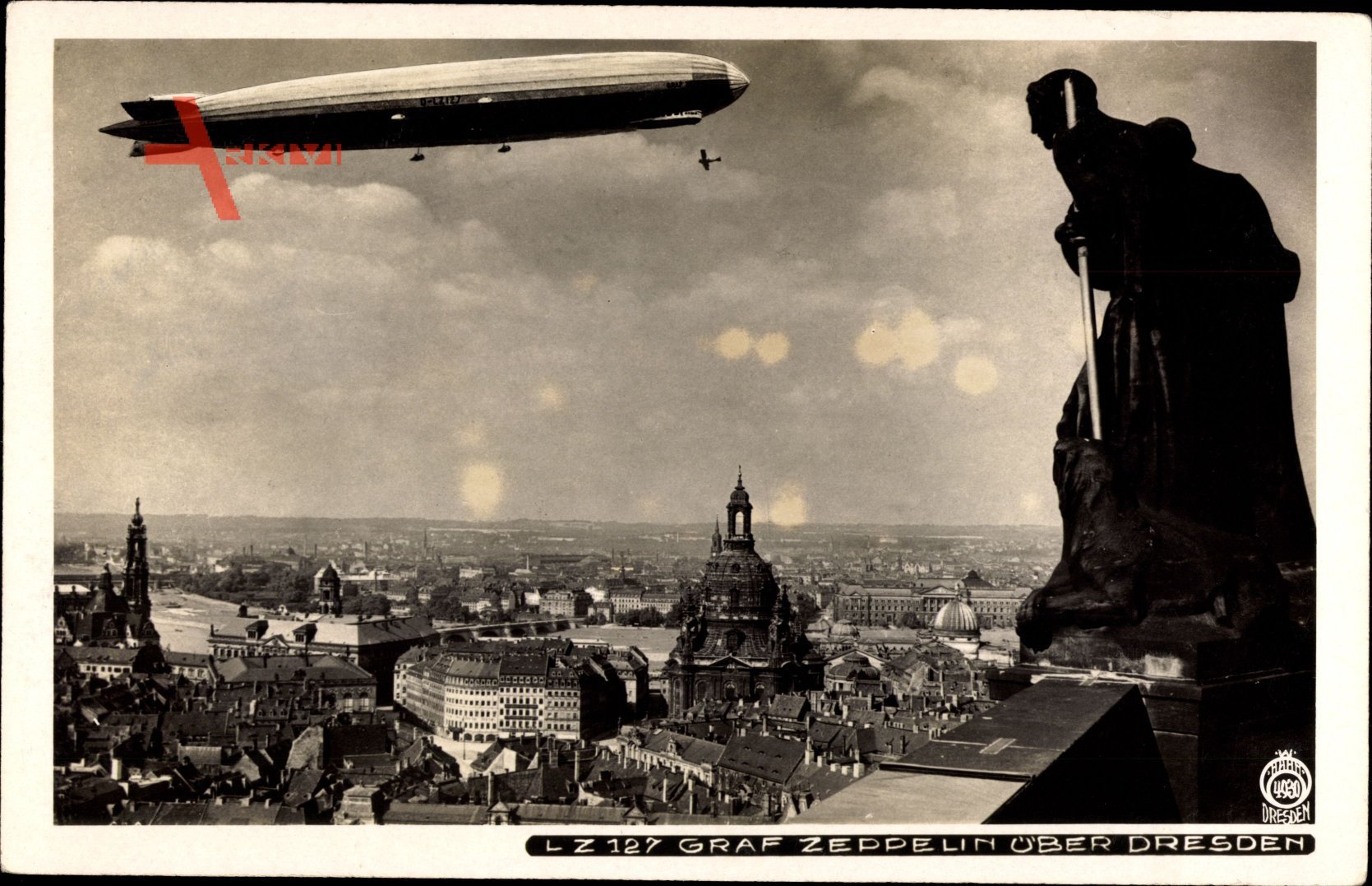 Dresden, LZ 127, Graf Zeppelin über der Stadt, Hahn 4930