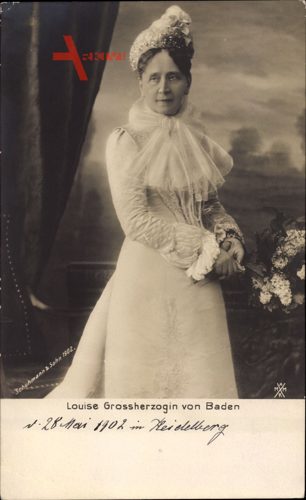 Großherzogin Louise von Baden, Standportrait, Weißes Kleid