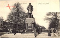 Berlin Tiergarten, Straßenpartie mit Blick auf das Roon Denkmal, Statue
