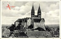 Quedlinburg im Harz, Blick über Dächer auf Schloss und Schlosskirche