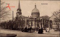 Odessa Ukraine, Ansicht der Kathedrale, Türme, Passanten