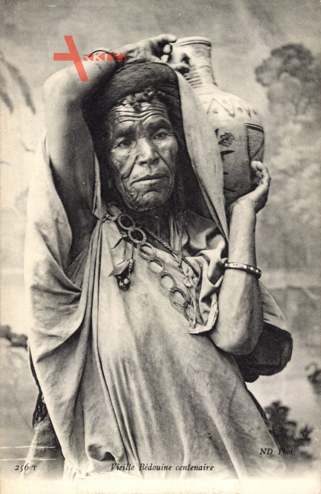 Maghreb, Vieille Bédouine centenaire, Alte Frau