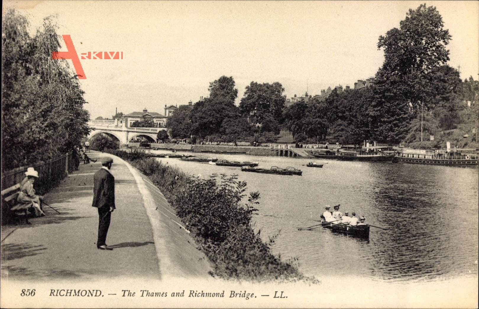Richmond London, The Thames and Richmond Bridge, Ruderer