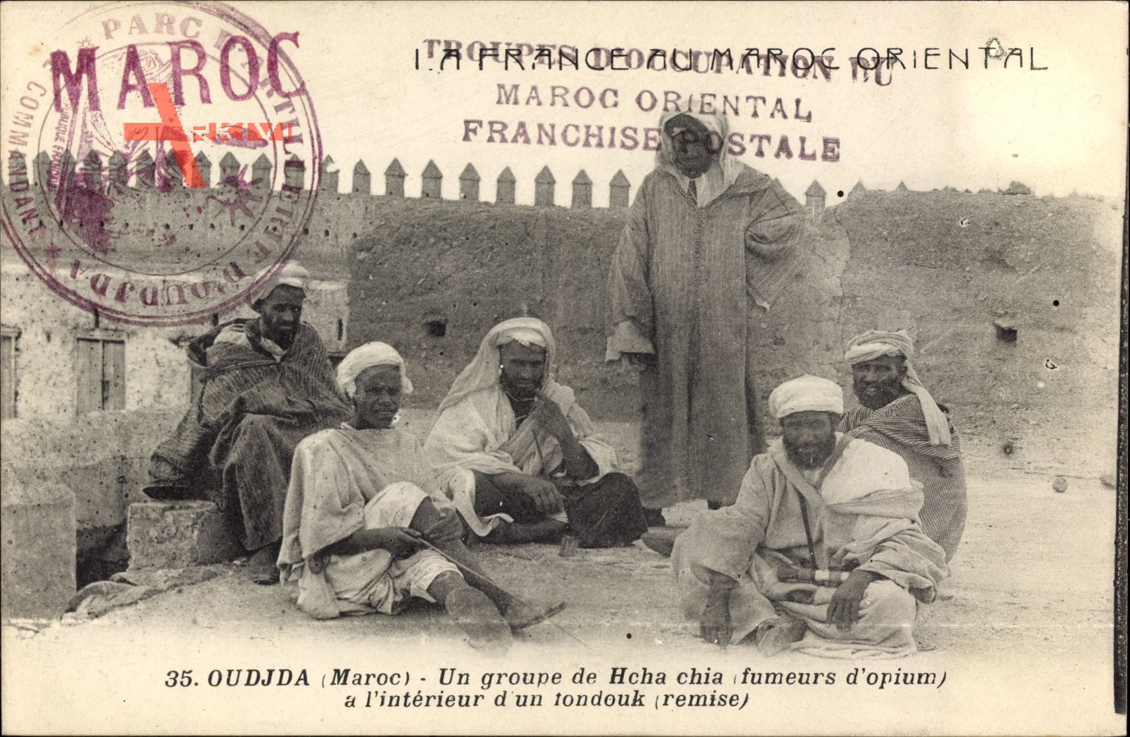 Oudjda Oujda Marokko, Un groupe de Hcha chia, fumeurs dopium