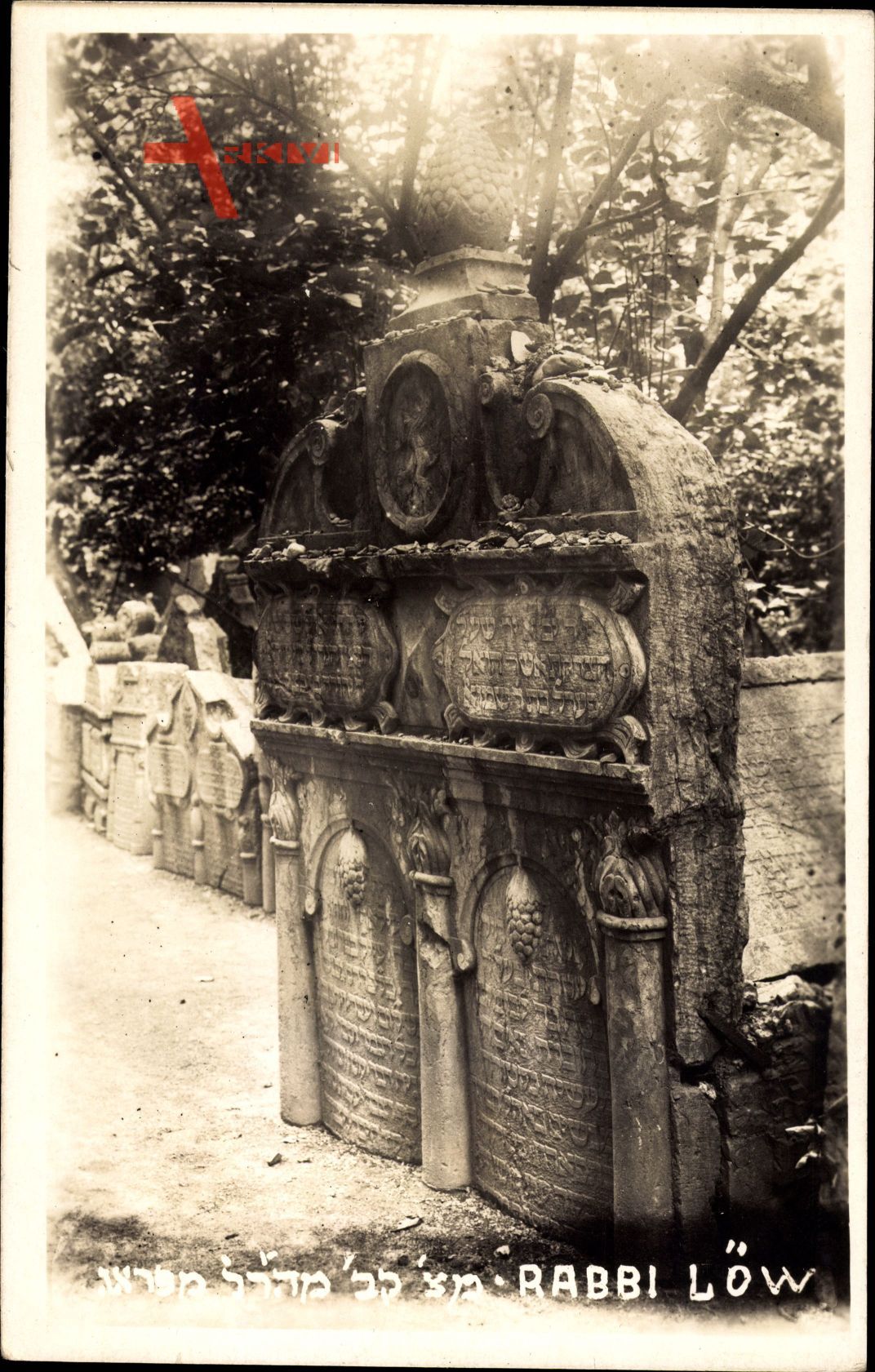 Judaika  Praha Prag, Blick auf das Grabmal von Rabbi Löw, Weg