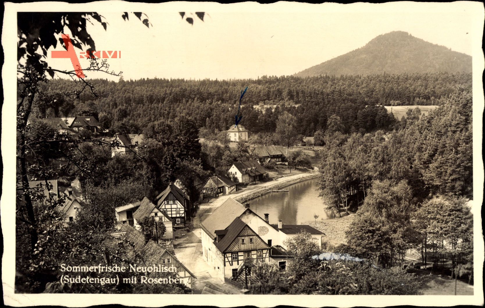 Neuohlisch Sudetengau Reg. Aussig, Blick auf den Ort mit dem Rosenberg