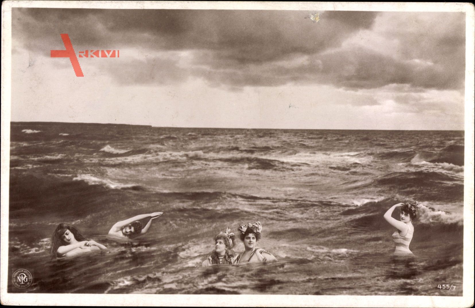 Junge Frauen baden im offenen Meer, NPG 455 7, Uranotypie
