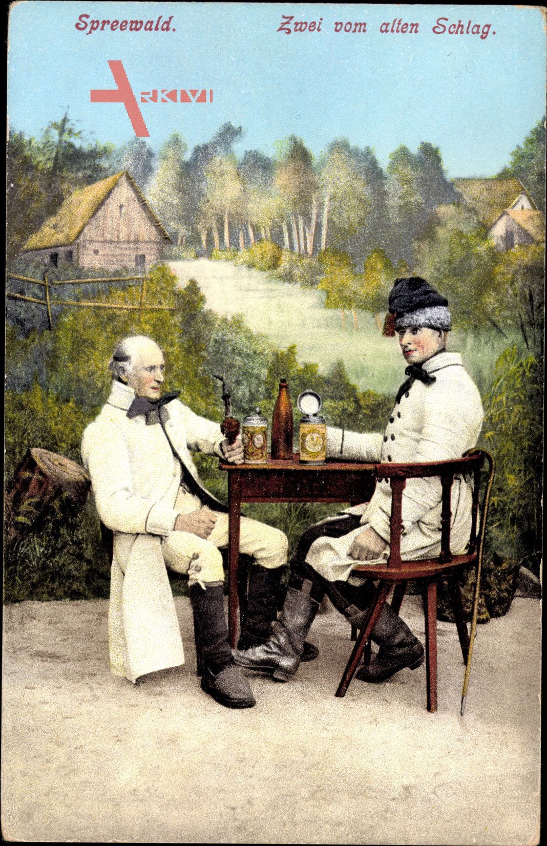 Spreewald, Zwei vom alten Schlag, Männer trinken Bier in Sonntagstrachten