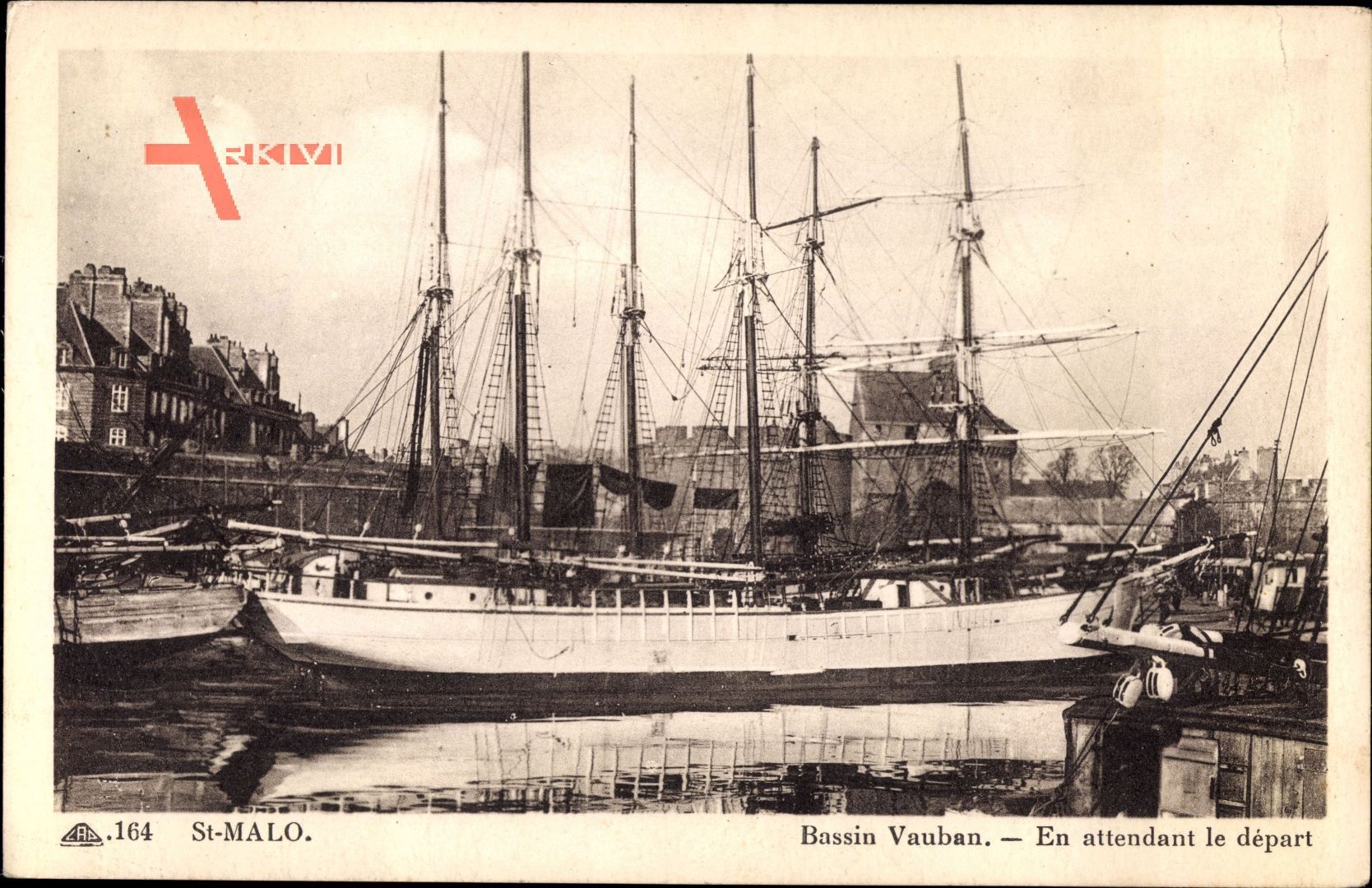 Saint Malo Ille et Vilaine, Bassin Vauban, en attendant le depart,Segelschiff