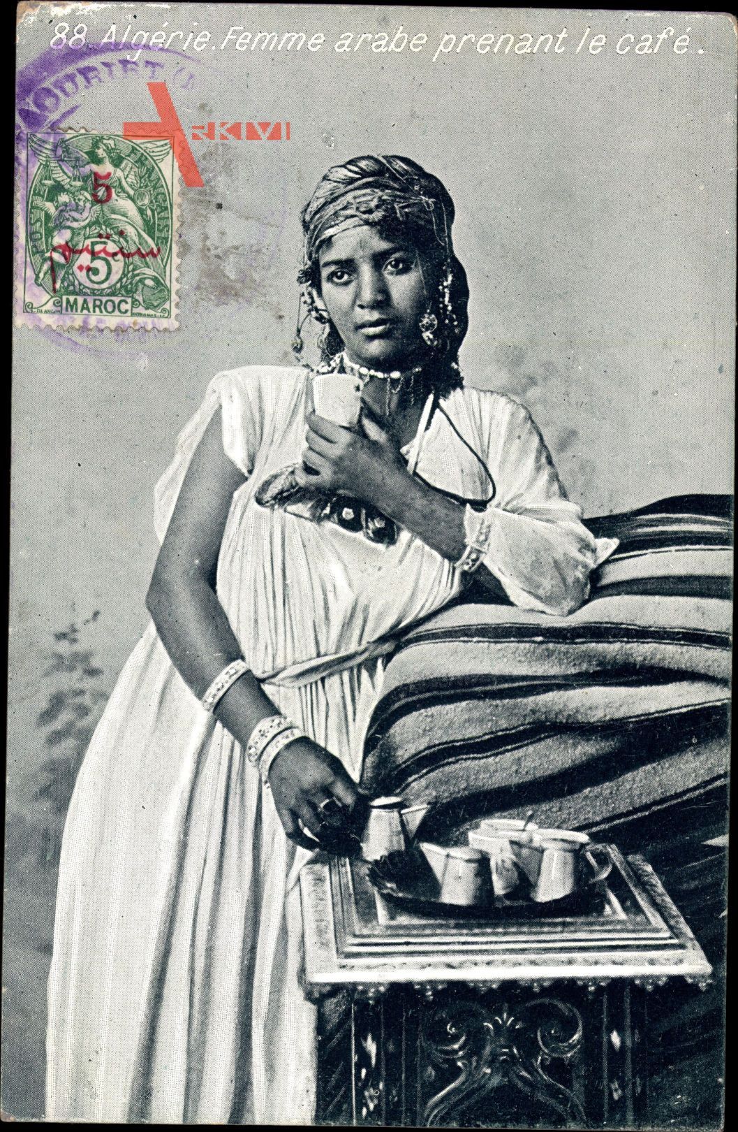 Algerien, Femme arabe prenant le cafe, Araberin, Schmuck