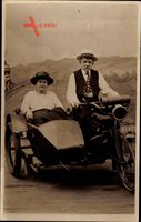 Altes Ehepaar in einem Motorrad, Beifahrersitz, Fotomontage