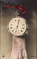Glückwunsch Neujahr, Frau hält eine Uhr, Ziffernblatt, Mitternacht