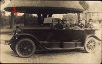 Passagiere in einem Automobil sitzend, Offenes Verdeck