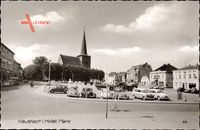 Neustadt in Holstein, Partie am Marktplatz, Kirche, Autos