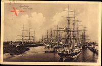 Hamburg, Blick in den India Hafen, Segelschiffe, Lotsenboot