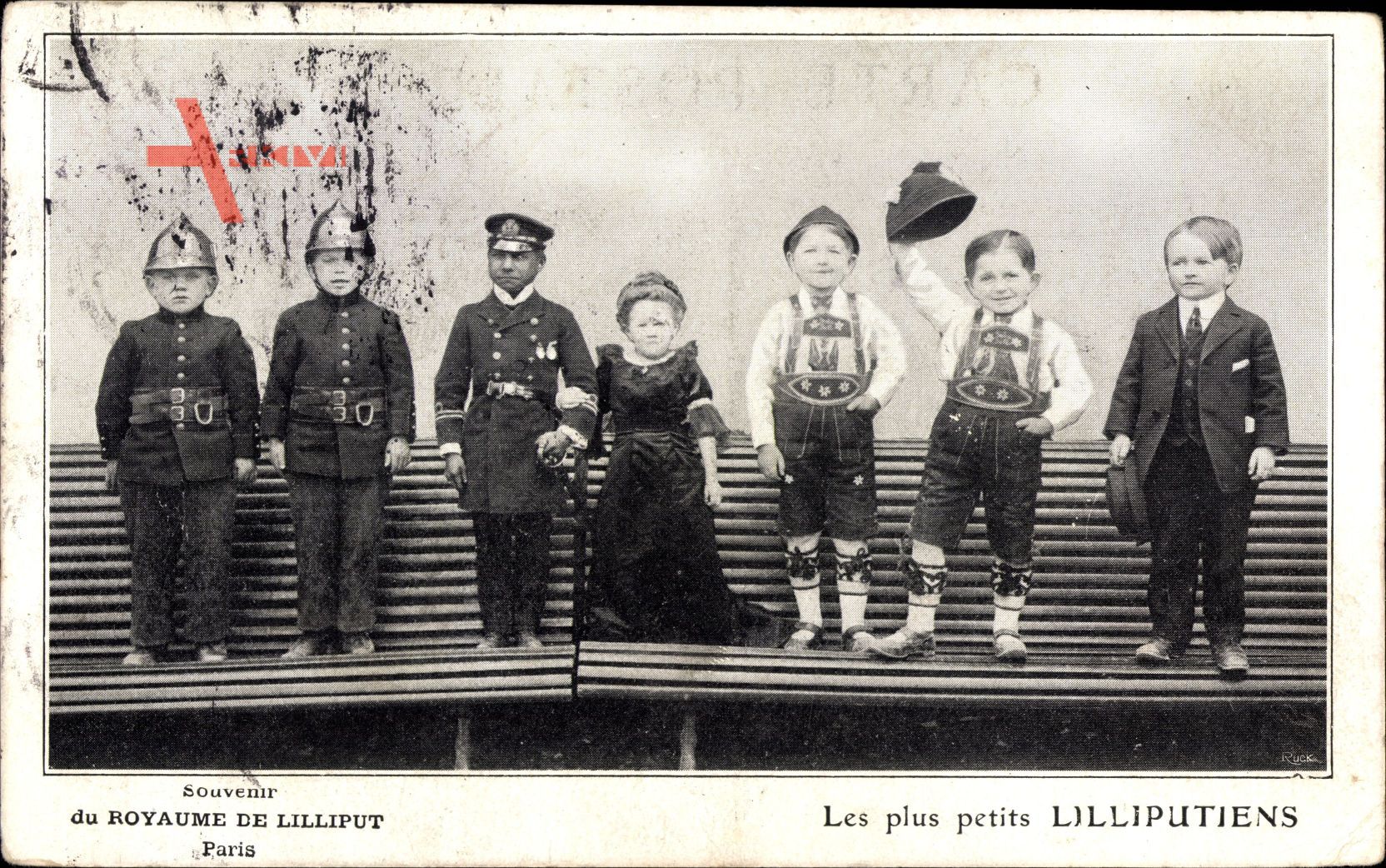 Paris, Royaume de Lilliput, Les plus petits Liliputiens