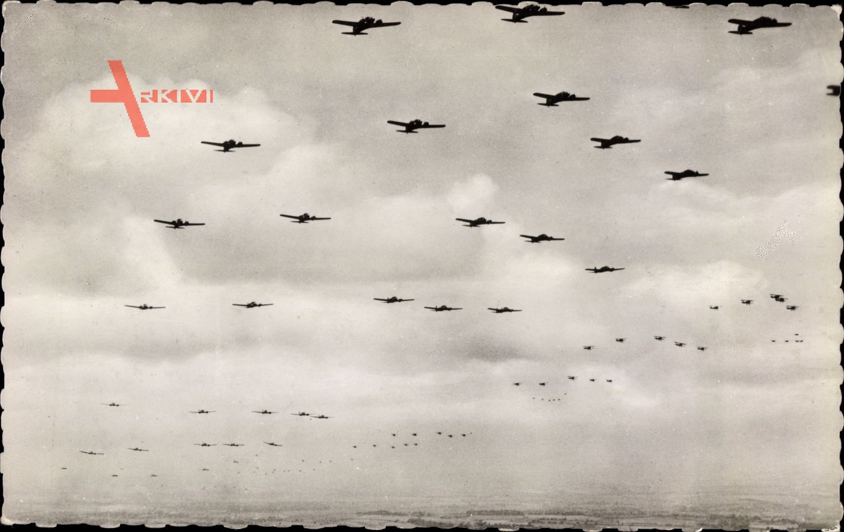 Avions de la Royal Air Force arrivant au Front, Britische Kampfflugzeuge