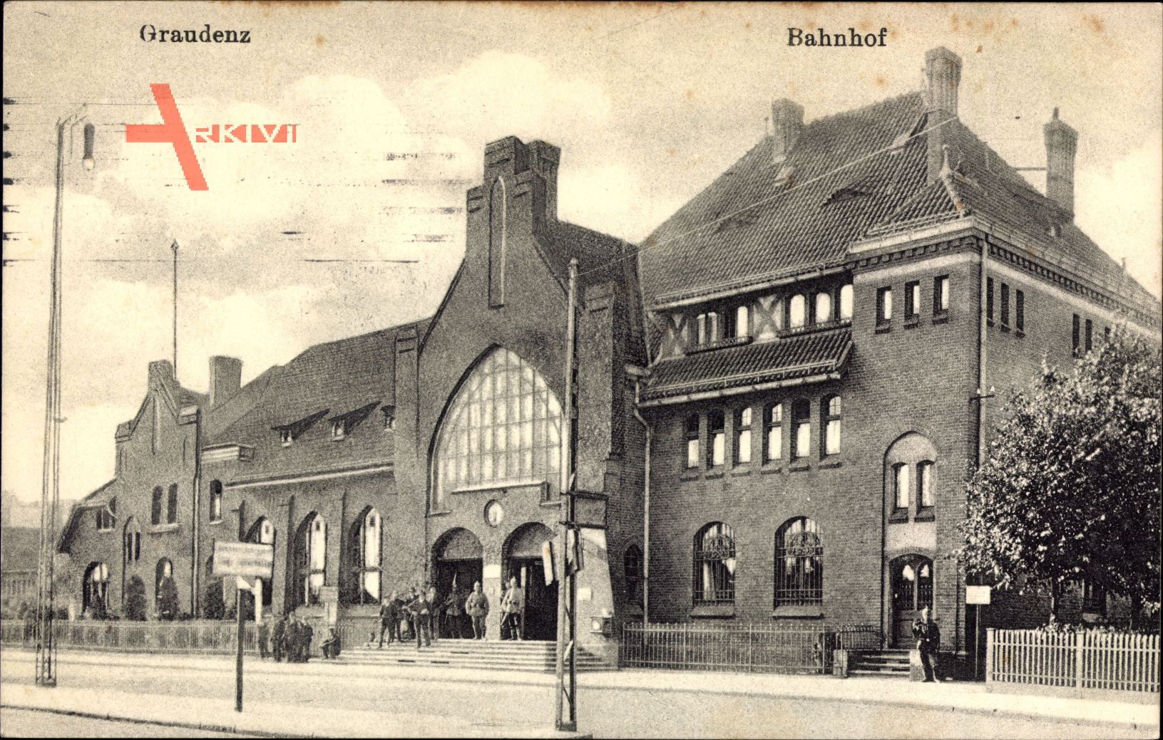 Grudziądz Graudenz Westpreußen, Blick auf den Bahnhof, Straßenseite