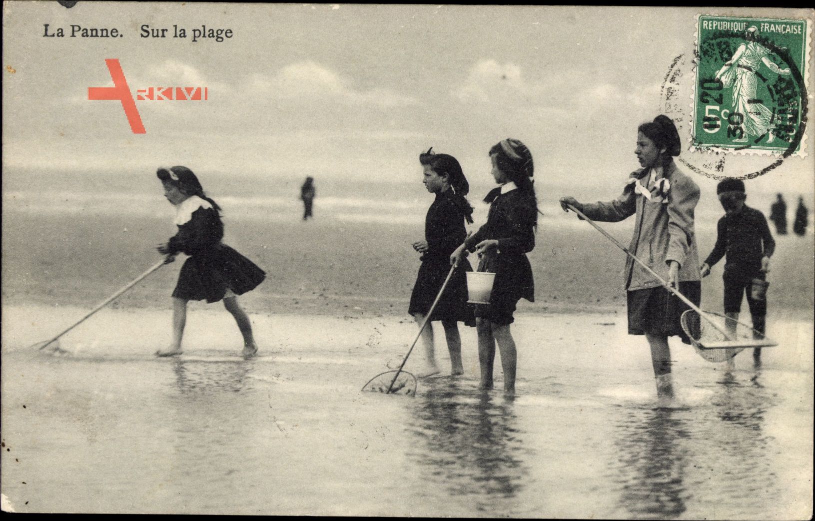 La Panne Westflandern Belgien, Sur la Plage, Kinder beim Spielen am Strand