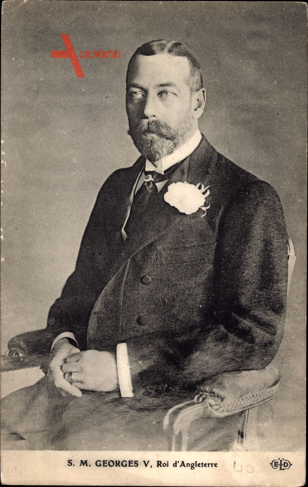 König Georg V. von England, Sitzportrait, Ansteckblume